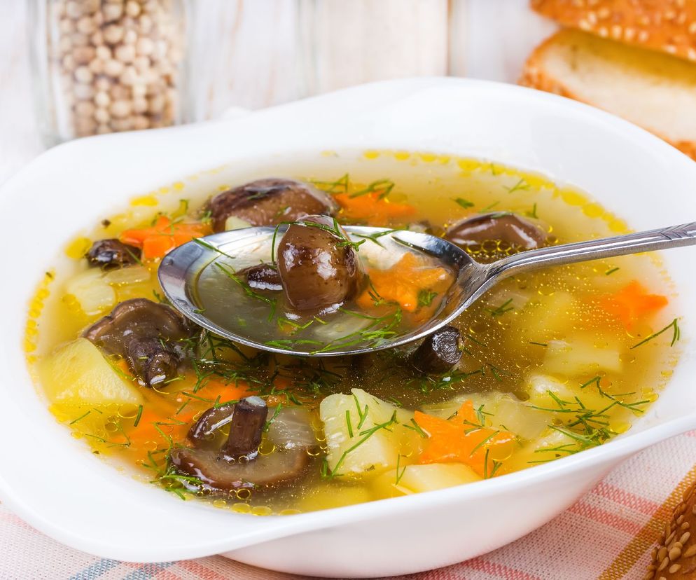 Zupa z opieniek: pyszna grzybowa z opieńki miodowej