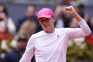 WTA Madryt PREMIE Ile Iga Świątek zarobiła za wygranie turnieju w Madrycie? Fortuna dla Polki!