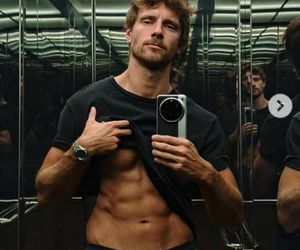 Maciej Musiał kipi seksem