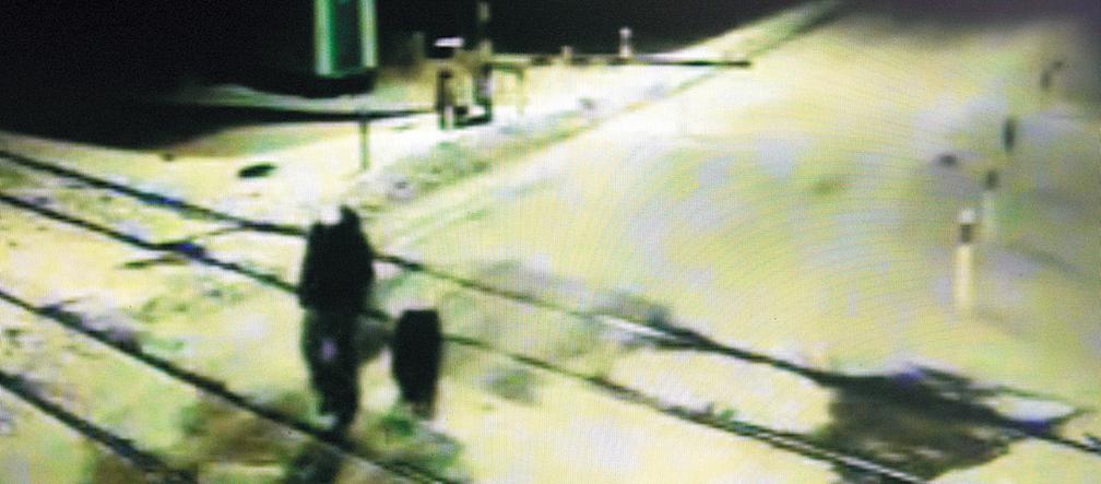 Przywiązał psa do torów