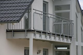 Czym najlepiej osłonić balkon? Jaka osłona na balkon przed słońcem, wiatrem, deszczem?