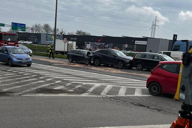 Zderzenie trzech aut w Piekarach Śląskich. Jeden z kierowców był pijany 
