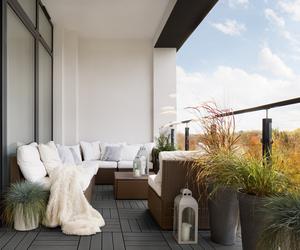 Balkony i loggie w różnych stylach – podniebny minimalizm