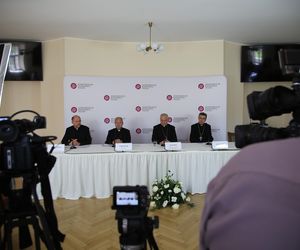 Biskupi po obradach o lekcjach religii i komisji ds. wykorzystywania seksualnego