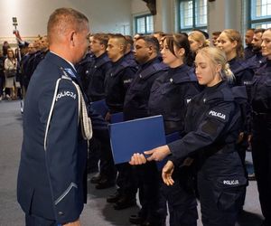 Nowi policjanci wypowiedzieli słowa przysięgi. Na Warmii i Mazurach rekrutacja wciąż trwa [ZDJĘCIA]