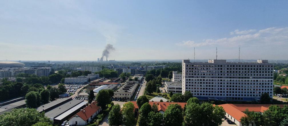 Kłęby gęstego dymu nad Krakowem. Co się pali?