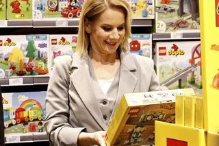 Marta Nawrocka kupuje prezenty na Dzień Dziecka