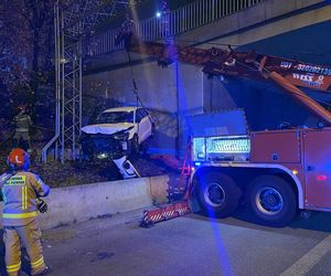 Samochód spadł z wiaduktu trasy S8