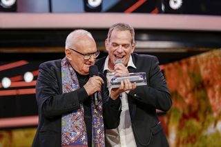 Jacek Cygan nie czuje się seniorem. Ja w ogóle nie czuję, że jestem starszym człowiekiem