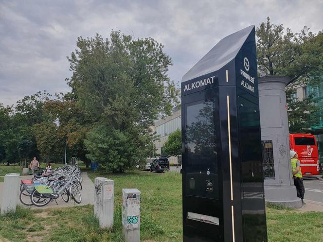 Alkomat na świeżym powietrzu w Warszawie