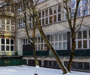Dawne budynki szkolne przy ul. Emilii Plater 29–31, dziś siedziba teatru Komuna Warszawa
