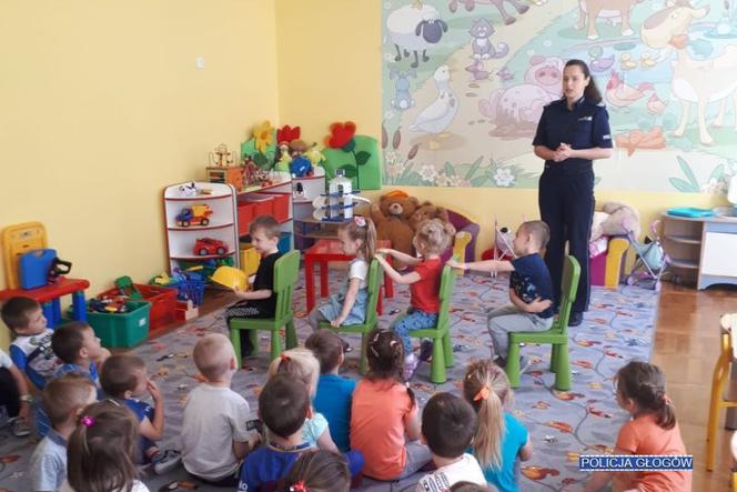 Policjanci w przedszkolu o bezpieczeństwie 