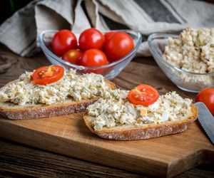 Domowa pastella z makreli. Przepis na pyszną pastę z wędzonej ryby do kanapek