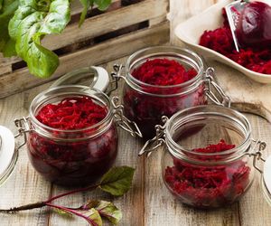 Piekę, ścieram i upycham w słoikach. Te buraczki na zimę nie mają sobie równych 