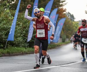 22. Poznań Maraton za nami. Tysiące biegaczy na ulicach Poznania 