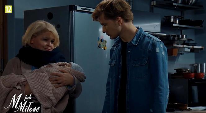 M jak miłość, odc. 1504. Łukasz (Jakub Józefowicz), Natalia (Zoja Dawicka), Marta (Dominika Ostałowska)