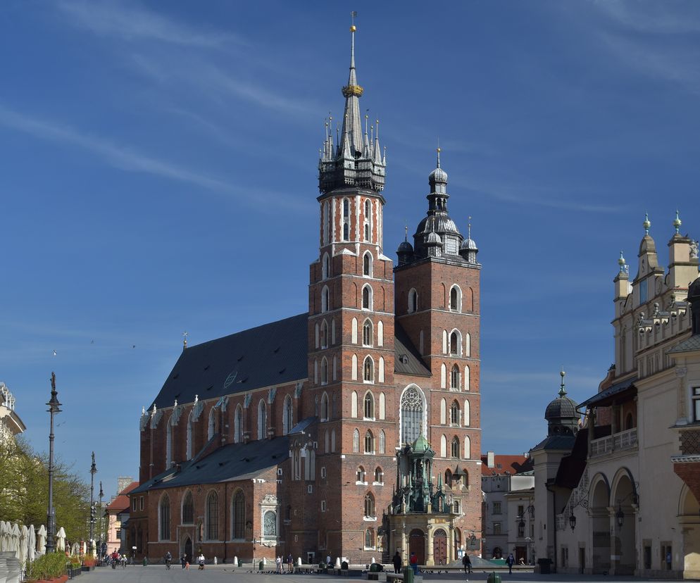 Skandal w Krakowie! Oddał mocz na kościół Mariacki