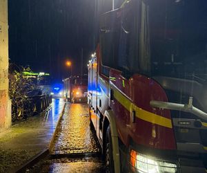 Ściana zawaliła się na drogę