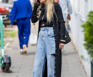 Monika Olejnik w butach Miu Miu za krocie i porwanych dżinsach! Ta stylizacja szokuje