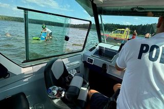 Chciał przepłynąć Wisłę wpław. Kiedy policjanci kazali mu wyjść z wody, przyspieszył. Potem zaczął się topić
