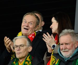 Skandaliczny transparent z Donaldem Tuskiem na meczu w Kownie