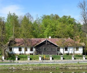 To miejsce w Małopolsce przyciąga turystów jesienią. Jego ozdobą jest unikatowy drewniany dwór