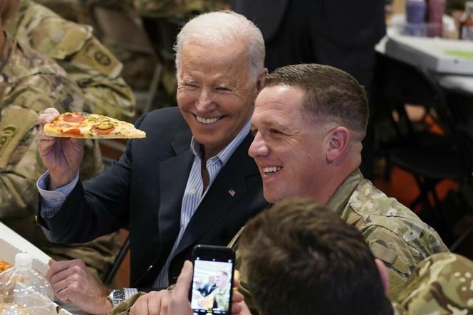 Specjalna ekipa serwuje jedzenie Joe Bidenowi