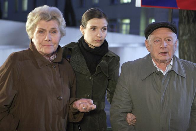 M jak miłość. Barbara Mostowiak (Teresa Lipowska), Małgosia (Joanna Koroniewska), Lucjan (Witold Pyrkosz)