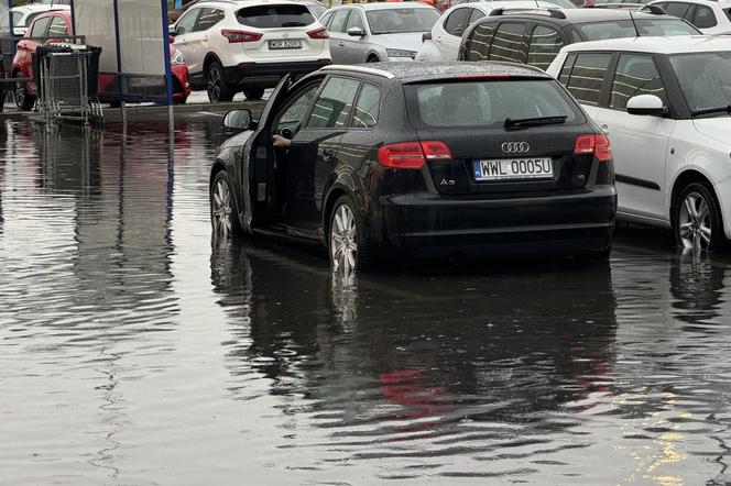 Potężna nawałnica nad Warszawą. Spadły hektolitry deszczu!