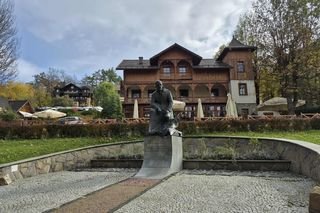 To jedno z najstarszych polskich uzdrowisk najpiękniej wygląda jesienią. Kurowali się w nim Sienkiewicz, Prus, Matejko i Konopnicka