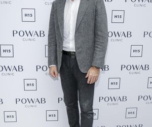 Paweł Orleański tłumaczy się ze schadzki. Tak całuje na każdym spotkaniu biznesowym