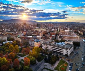 Złote kopuły i majestatyczne góry niecałe dwie godziny od Krakowa. Wystartowały loty na świetny city break 