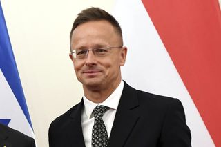 Węgierski polityk o szeptach na korytarzach. Chodzi o wojnę na Ukrainie