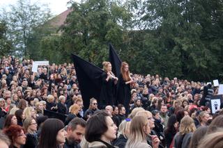 Czarny Poniedziałek w Szczecinie. Blisko trzy tysiące osób zebrało się na placu Solidarności [WIDEO, ZDJĘCIA]