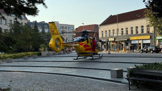 Mężczyzna nagle zasłabł i upadł. Ratownicy stoczyli heroiczną walkę o jego życie