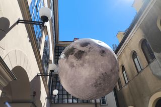 Tarnów ma swój Księżyc! Niezwykła instalacja pojawiła się w Pasażu Tertila