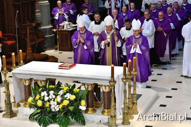 Wierni Archidiecezji Białostockiej pożegnali abp. Edwarda Ozorowskiego [ZDJĘCIA]