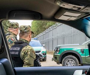 Strażnicy graniczni nie mogli w to uwierzyć. Migranci wymyślili, jak pokonać zaporę