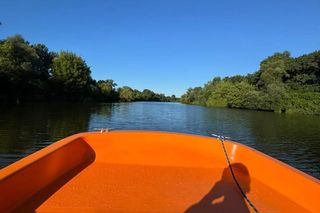 Dramatyczna walka o życie młodej kobiety. Skoczyła do Wisły pod Krakowem