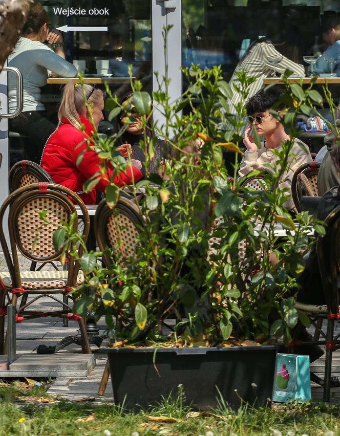 Idol nastolatek przyłapany przez paparazzi w stolicy!