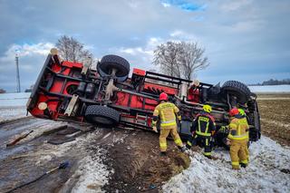 Lubelskie: Poważne utrudnienia na drodze wojewódzkiej! Przewróciła się tam ciężarówka