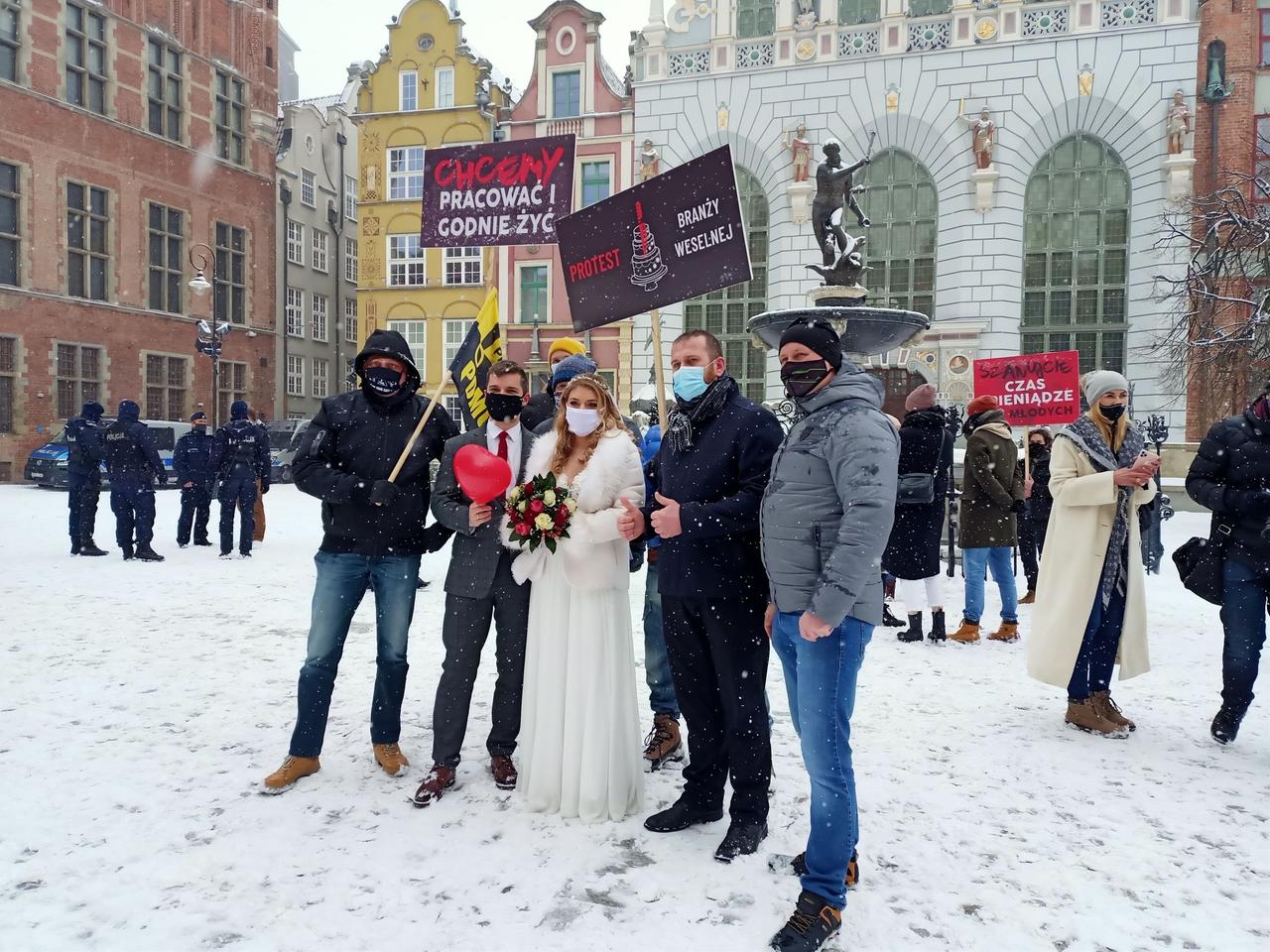 Protest branży ślubnej w Gdańsku. Przedsiębiorcy chcą powrotu do organizacji wesel