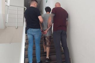 27-latek przywiązał psa do drzewa i zostawił w lesie! Policjanci nie miała dla niego skrupułów