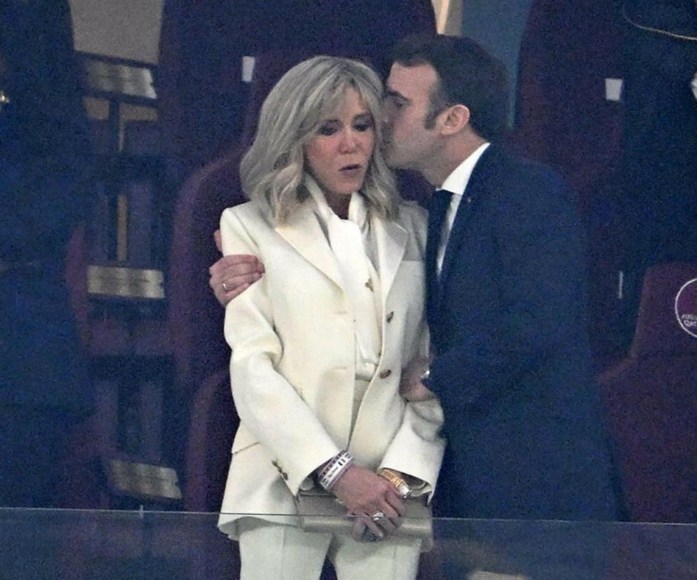 Prezydent Francji nie mógł się pohamować! Nie szczędził pieszczot 69-letniej żonie. Na trybunach zrobiło się naprawdę gorąco