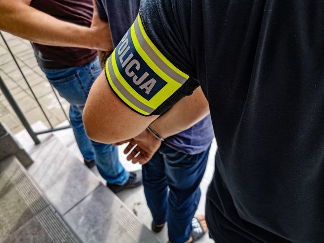Przez ponad 30 lat udawał niewidomego. Wpadł przez nekrolog i bankomat