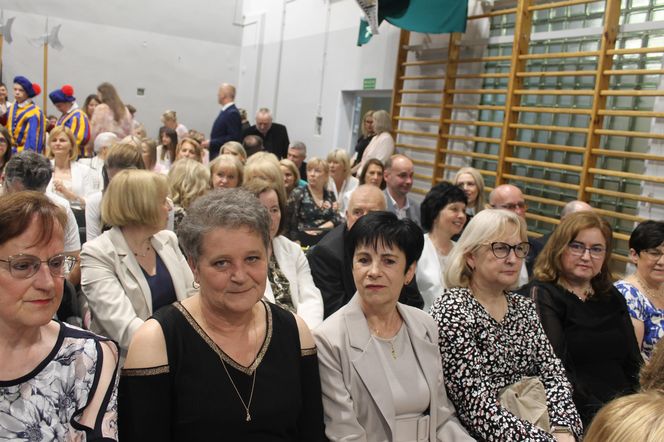 Jubileusz 40-lecia połączony był ze świętem szkoły, ponieważ obchodzi ona również 28. rocznicę nadania imienia.