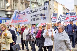 Głodni emeryci wyszli na ulicę!