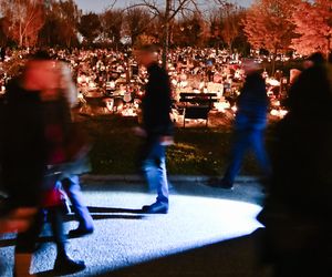 1 listopada na Cmentarzu Łostowickim w Gdańsku. Tak wygląda w dniu Wszystkich Świętych