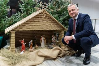 Niepełnosprawny artysta dokonał niemożliwego! Zbudował szopkę z ponad 82 tys. zapałek [ZDJĘCIA] 