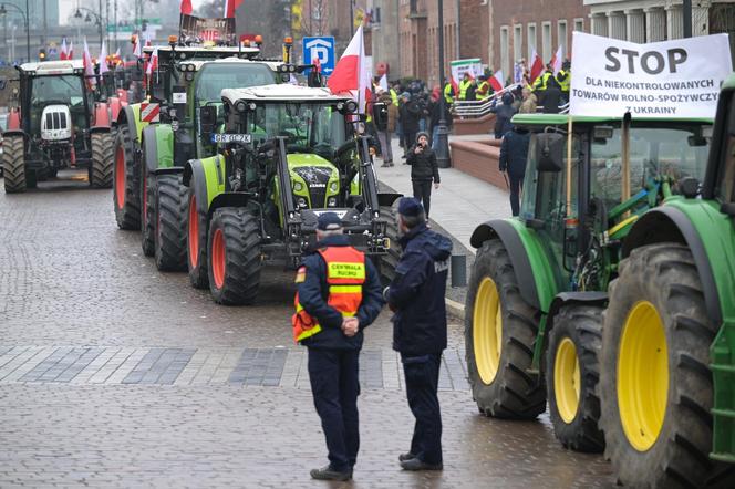 Protest rolników przed Urzędem Wojewódzkim w Gdańsku